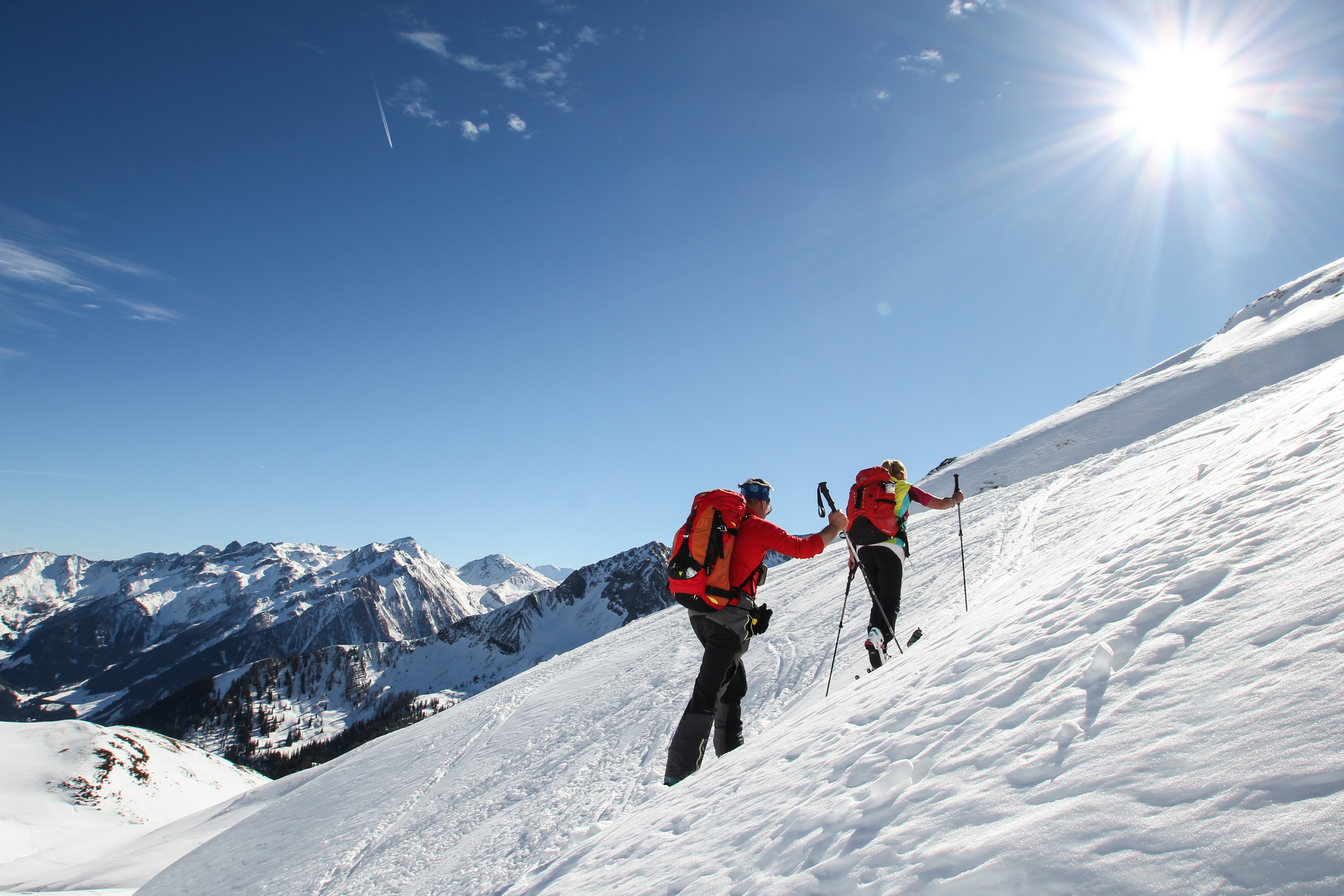 tourenwandern-tiefschnee.jpg