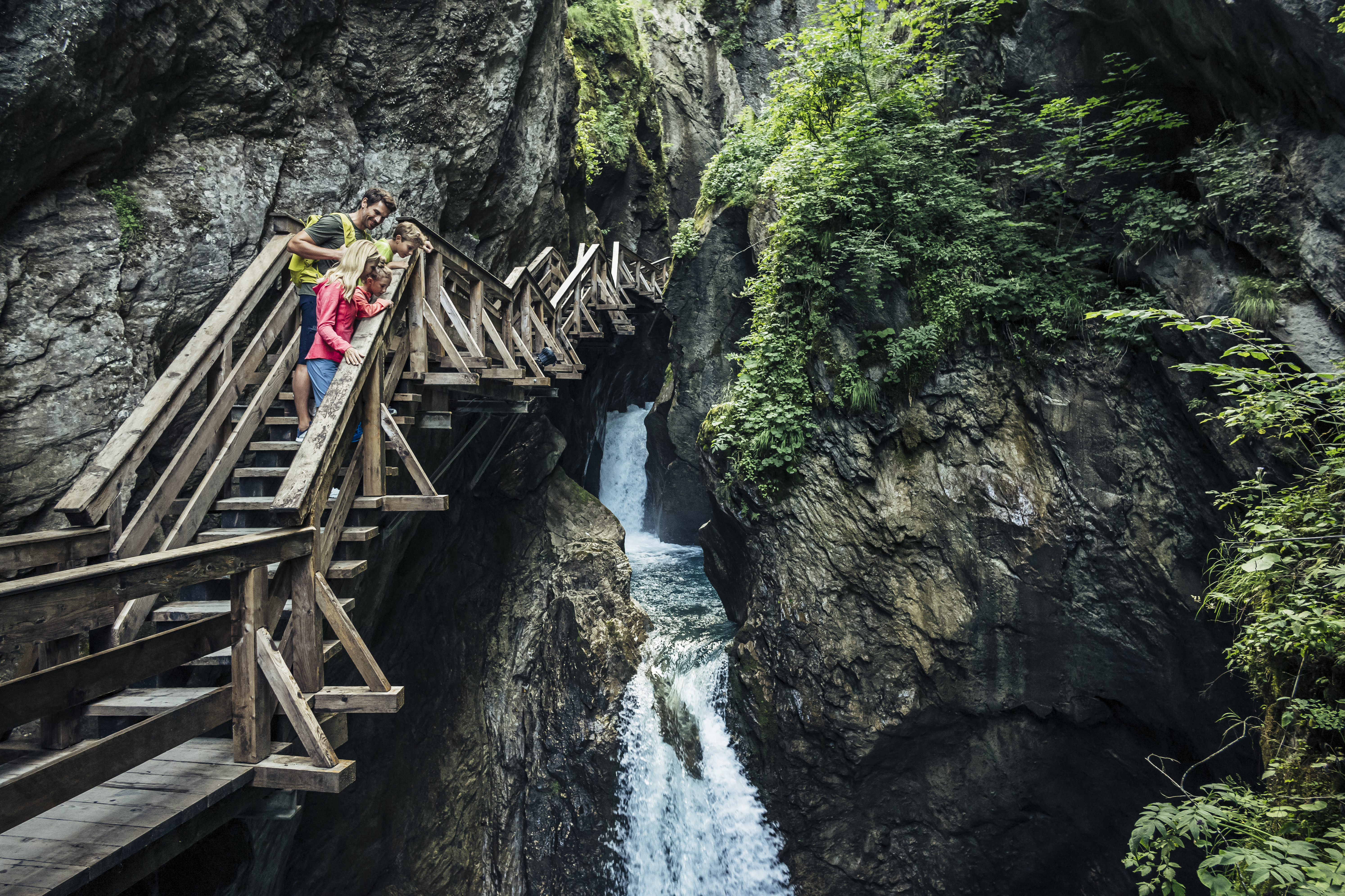 entdeckungstour-in-der-sigmund-thun-klamm---adventure-tour-at-the-sigmund-thun-gorge-c-zell-am-see-kaprun-tourismus.jpg